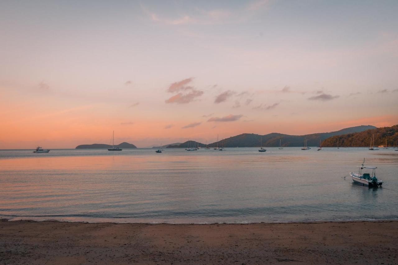 The Mooring Resort Cape Panwa Bagian luar foto