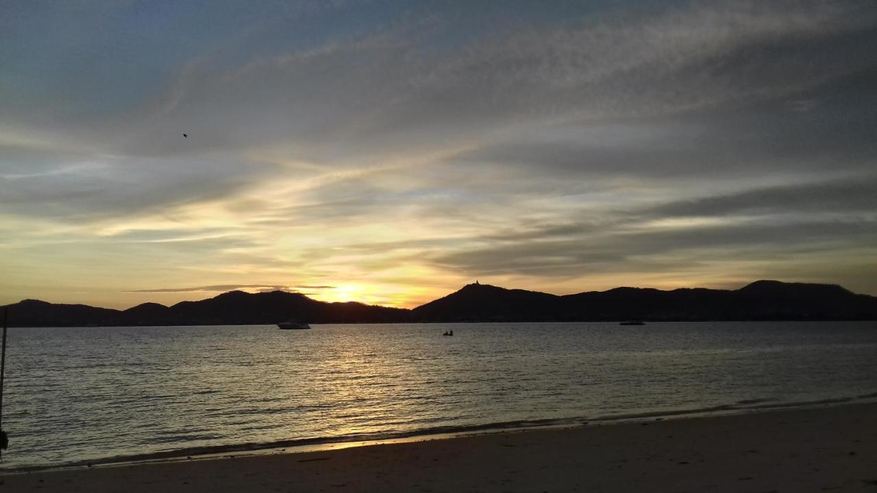 The Mooring Resort Cape Panwa Bagian luar foto
